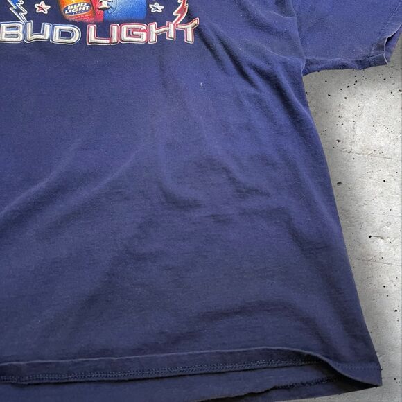 Bud Light Beer Sports Football Players Graphic T-Shirt Patched Logo Navy Sz 2XL - Picture 3 of 11